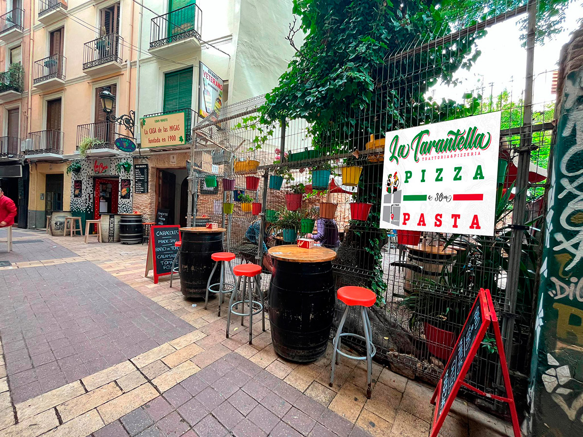 Imagen Corporativa Zaragoza. Diseño gráfico. Diseño rótulo y mural. Logotipo La Tarantella. Tarjetas corporativas. Cartas Restaurante. Dípticos. Trípticos. Catálogos. Papelería. Tarjetas. Packaging. Zaragoza. Diseño de Imagen Corporativa Zaragoza